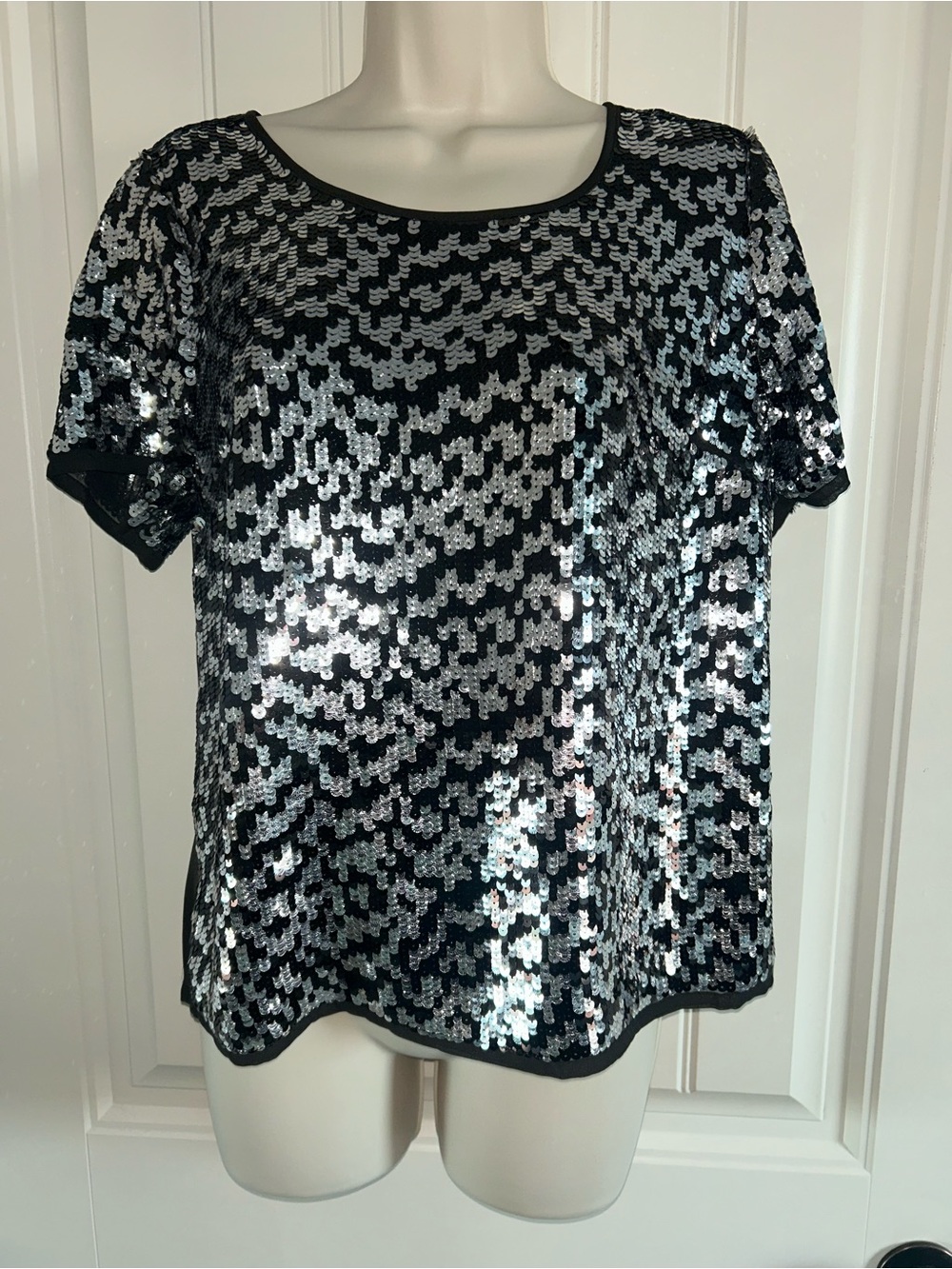 NWT Pleione Black and Silver Sequin Short Sleeve Top Sz S